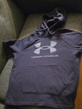 Short Sleeve  Medium Under Armour Hoody, Navy/gray
